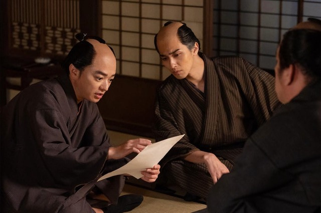 染谷将太、横浜流星「べらぼう～蔦重栄華乃夢噺～」第46話（C）NHK