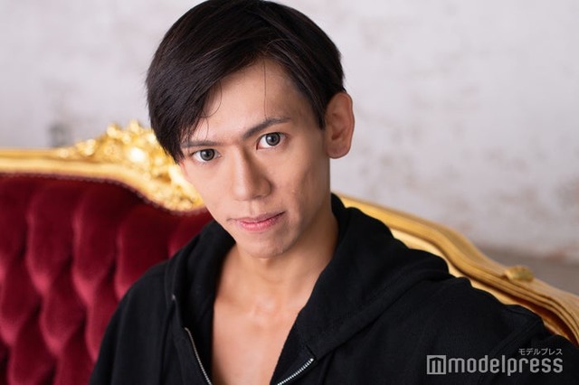 モデルプレスのインタビューに応じた日下部翔大さん（C）モデルプレス