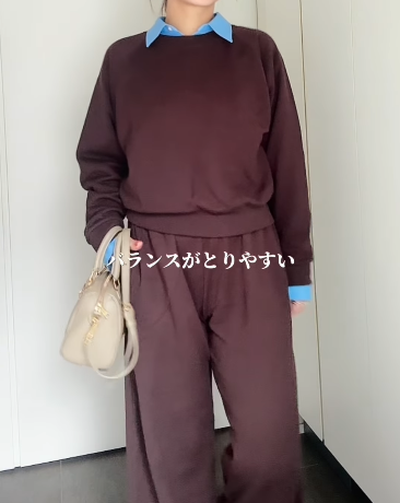 上下【ユニクロ】スウェットのきれい見えする着こなし。ポイントは色選びとチラ見せさせたシャツ【40代の毎日コーデ】