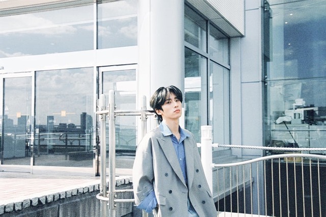 INI・許豊凡エッセイ連載「0000／00／00」キービジュアル（撮影＝笑子）