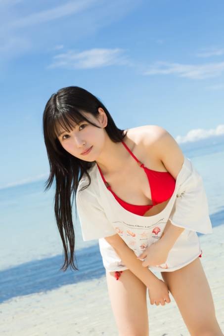 #2i2森嶋あんり、美バストが覗くビキニSHOT披露！セブ島と思い出の地を舞台に素の魅力が光る