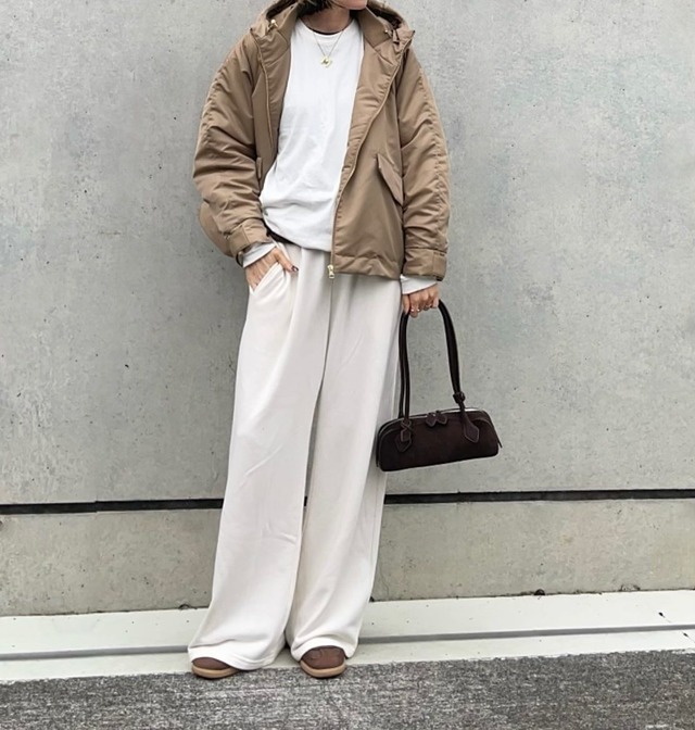 今シーズン着こなしたい【ユニクロ】の優秀スウェットパンツ。大人かっこいい着こなしのお手本スタイル【40代の毎日コーデ】