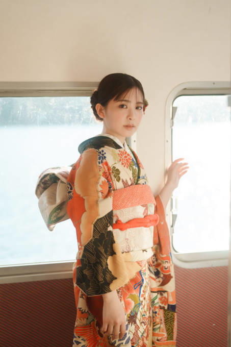 櫻坂46遠藤理子、華やかな晴れ姿を披露！稲熊ひなは白の振り袖であどけない魅力が光る