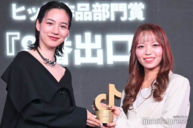「TikTokトレンド大賞2025」に出席したのん、舘野はづき氏（C）モデルプレス