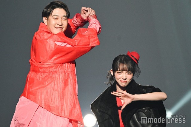 小園海斗選手、渡辺リサ（C）モデルプレス