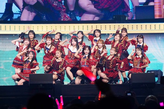 「AKB48 20th Year Live Tour 2025 in 日本武道館 〜あの頃、青春でした。これから、青春です〜」（C）AKB48