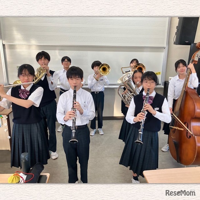 吹奏楽部の生徒たち