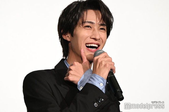 サプライズを受ける曽野舜太（C）モデルプレス