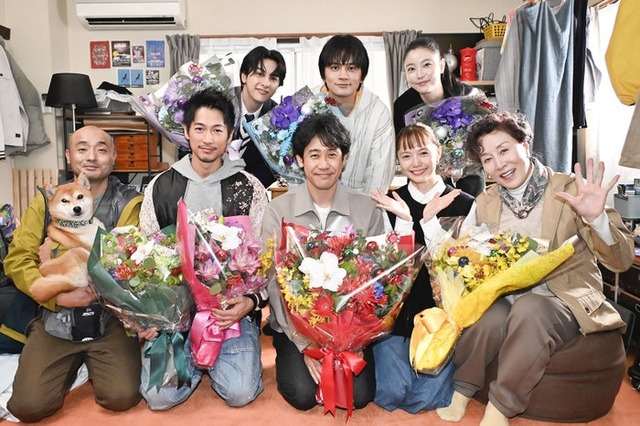 （後列左から）新原泰佑、北村匠海、向里祐香（前列）宇野祥平、ディーン・フジオカ、大泉洋、宮崎あおい、高畑淳子（C）テレビ朝日