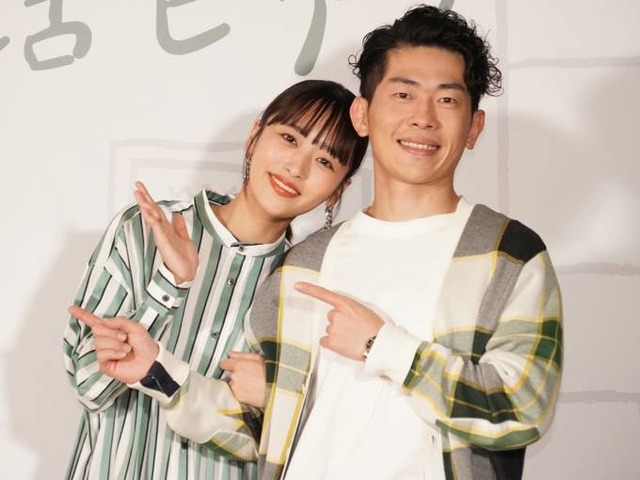 近藤千尋、夫・太田博久＆3人の娘とパシャリ！バースデーサプライズに感激「涙腺崩壊お母さん」
