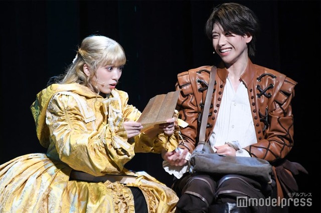 矢吹奈子、大東立樹（C）モデルプレス