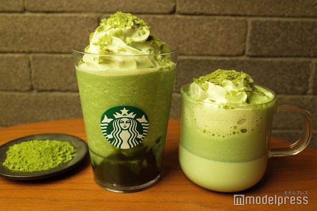 （左から）玉露抹茶 フラペチーノ、玉露抹茶 ラテ（C）モデルプレス