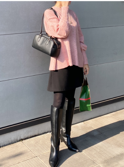 たまにはピンクも着こなしたい。 大人のためのショート丈ゆるニットスタイル【40代の毎日コーデ】