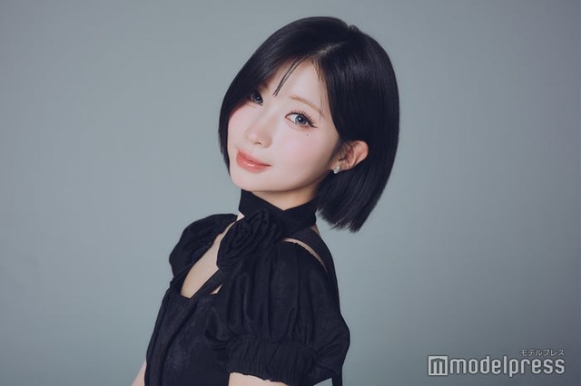 モデルプレスのインタビューに応じたBABYMONSTER／アサ（C）モデルプレス