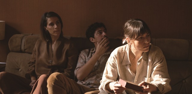 『両親が決めたこと』© 2024.LASTOR MEDIA, KINO PRODUZIONI,ALINA FILM ALL RIGHTS RESERVED.