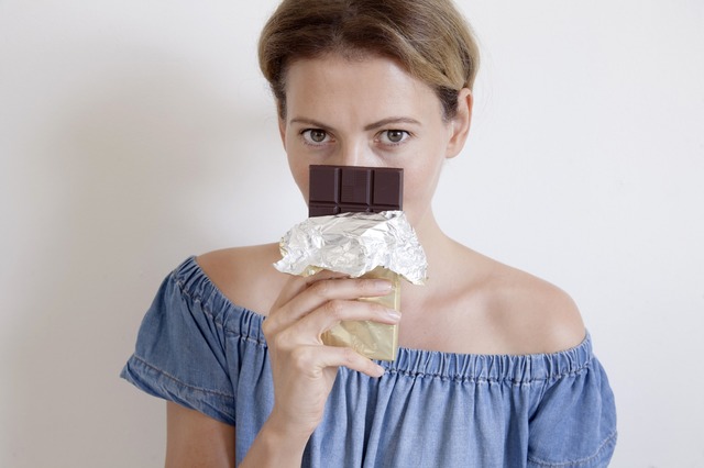 食前の「高カカオチョコ」で太りにくい体質に!? 医師が教えるラクしてやせる新習慣、摂るタイミングと量は？