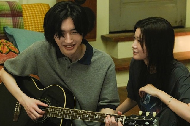 道枝駿佑、生見愛瑠（C）2026「君が最後に遺した歌」製作委員会