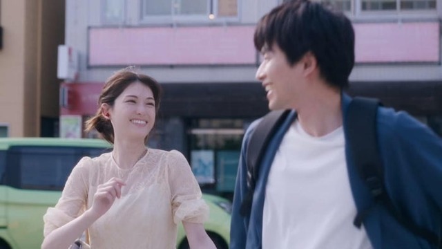 松村沙友理、白洲迅「今日もふたり、スキップで」（C）NTT DOCOMO, INC