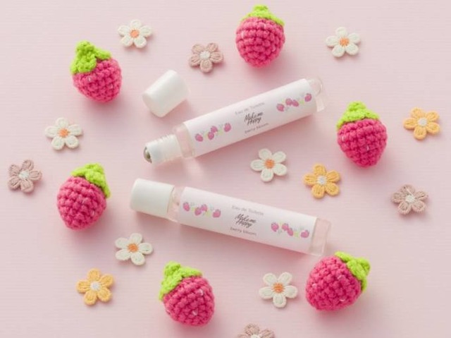 キャンメイク「メイクミーハッピー」から本物のイチゴのように甘くジューシーなオードトワレが登場