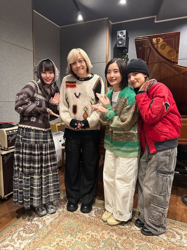 片田陽依、小室哲哉、安倍乙、かのうみゆ（C）DMMショート