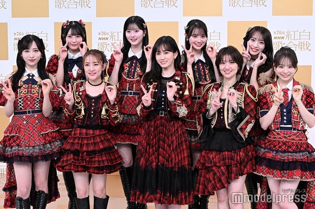 「第76回NHK紅白歌合戦」音合わせ・取材会に出席したAKB48／（後列左から）佐藤綺星、八木愛月、伊藤百花、向井地美音（前列左から）小栗有以、高橋みなみ、前田敦子、大島優子、倉野尾成美（C）モデルプレス