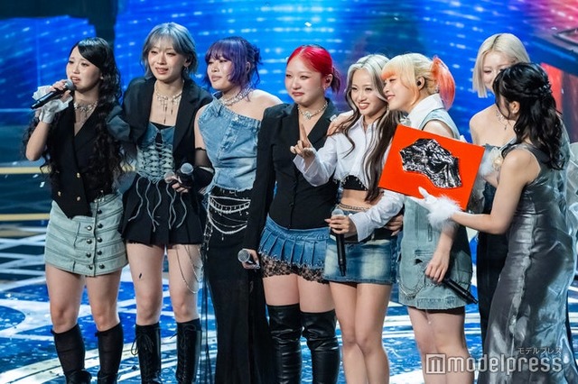 KOHARU（コハル）、JISOO（ジス）、NAOKO（ナオコ）、 CHIKA（チカ）、YURI（ユリ）、MAHINA（マヒナ）、MOMOKA（モモカ）／HANA（C）モデルプレス