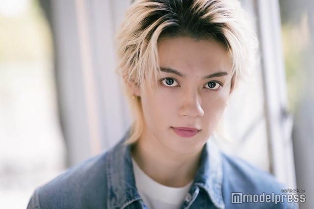 モデルプレスのインタビューに応じた佐野勇斗（C）モデルプレス