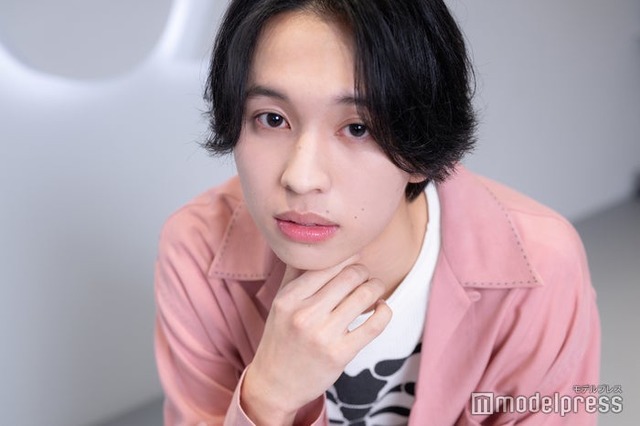 モデルプレスのインタビューに応じたYUTA（ユウタ）（C）モデルプレス