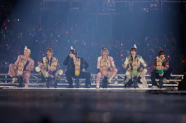 （左から）篠塚大輝、髙木雄也、玉森裕太、道枝駿佑、薮宏太、佐野晶哉「COUNTDOWN CONCERT 2025-2026 STARTO to MOVE」より（提供写真）