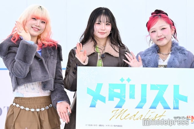 「メダリスト」アイススケートリンクイベントに登壇したMAHINA、KOHARU、CHIKA（C）モデルプレス