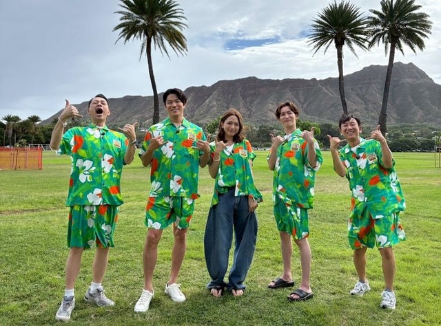 設楽統、鈴木亮平、川口春奈、渡辺翔太、飯塚悟志（C）TBS