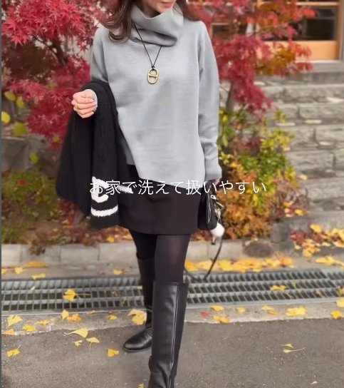 一枚で華やか！大胆なハイネックトップスは、時短とオシャレを両立する大人オシャレの神アイテム【40代の毎日コーデ】