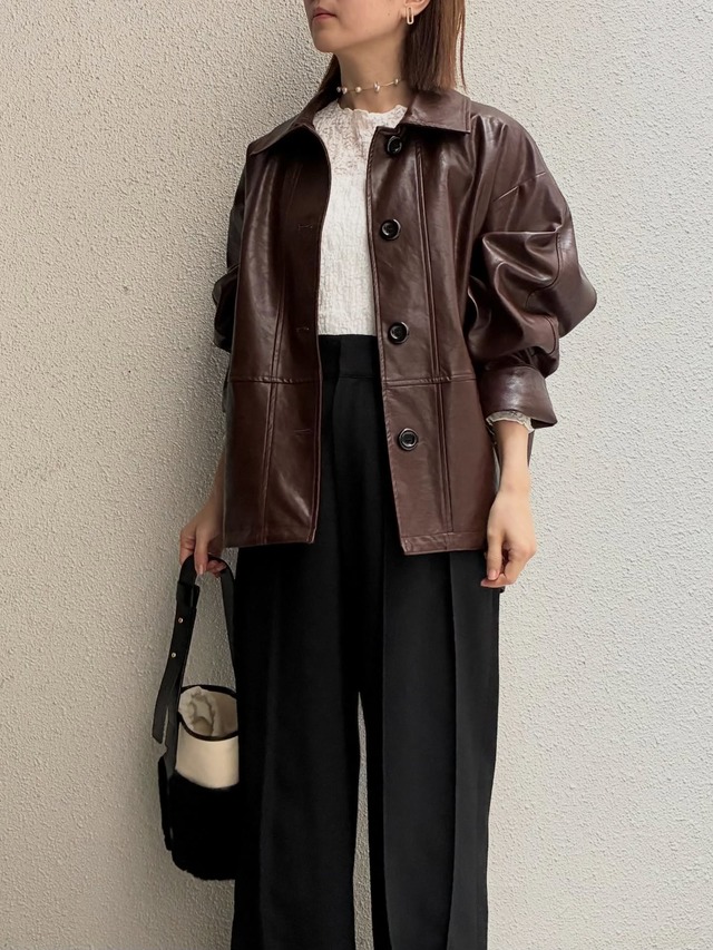 レザージャケットを軽やかに着こなす！異素材MIXで魅せる大人の上品カジュアル【40代の毎日コーデ】
