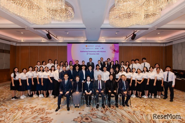 奨学生による記念撮影（タイ バンコク会場）