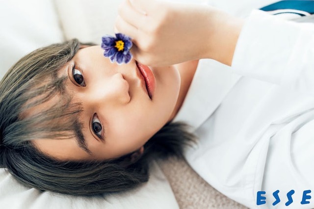 橋本涼「ESSE」3月号「男と花」（画像提供：扶桑社）
