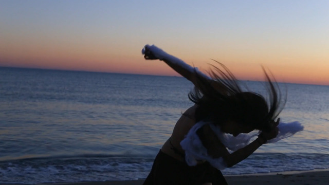 『XiXi、私を踊る』©SVEMIRKO AUDIOVISUAL ART PRODUCTIONS