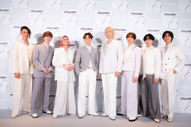 Snow Man（左から）岩本照、深澤辰哉、佐久間大介、渡辺翔太、ラウール、向井康二、宮舘涼太、阿部亮平／※目黒蓮は不在（提供写真）