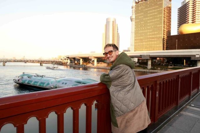 松岡昌宏、約20年ぶりの外ロケで魅力が全開！カメラマン・小林ばく氏の40周年特別企画に登場