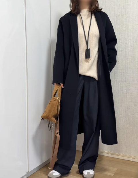 GUとユニクロを賢く取り入れて。ネイビーが基調の洗練した冬の着こなし術【40代の毎日コーデ】