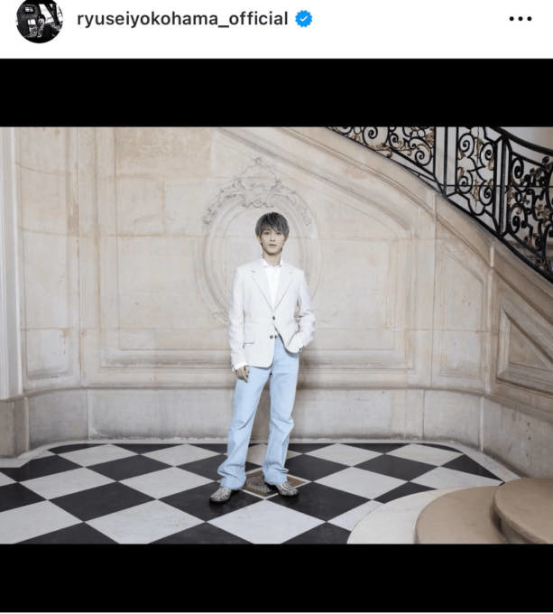 横浜流星、雰囲気ガラリのシルバーヘアSHOTに反響「超絶素敵」「髪色似合ってます」