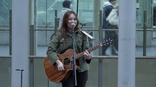 ふみの／渋谷路上ライブの様子（提供写真）