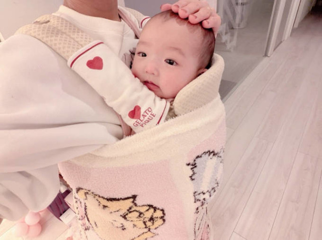 辻希美、予防接種に“泣かずニコニコ”だった次女をよしよし「偉かったよぉ～」