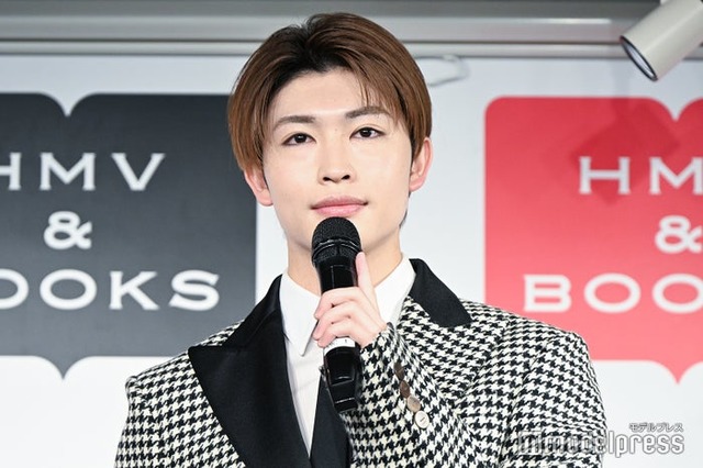 「増子敦貴カレンダー2026.04-2027.03」囲み取材に出席した増子敦貴（C）モデルプレス