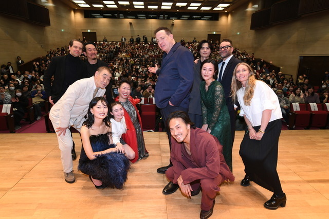 『レンタル・ファミリー』©2025 Searchlight Pictures. All Rights Reserved.　