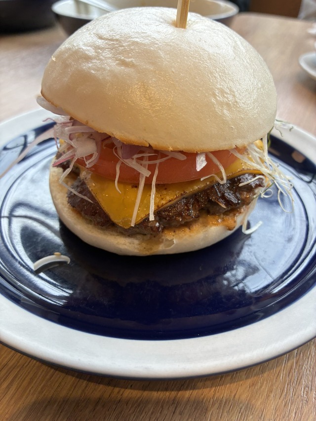 香港食べ歩き＆ちょっと立ち寄りカフェのおすすめは？ミシュラン・ビブグルマンのお豆腐から、アジアベスト女性シェフのハンバーガーまで！