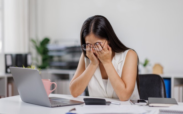 「体の丈夫さには自信があった」40代女性。経験したことのない不調に襲われ、キャリアも危うく…。頑張りすぎた女性が陥りがちな「更年期クライシス」とは