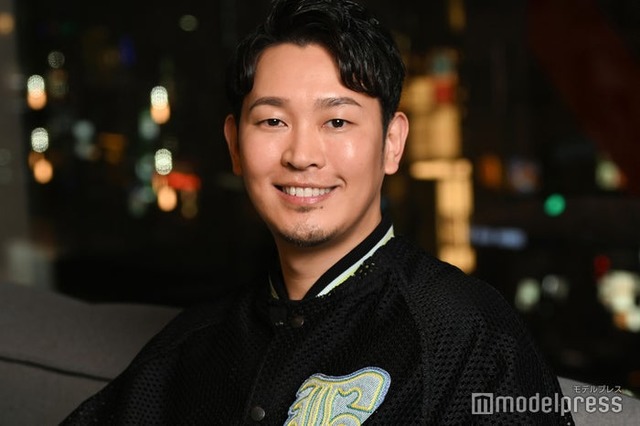 モデルプレスのインタビューに応じたカズユキ（C）モデルプレス