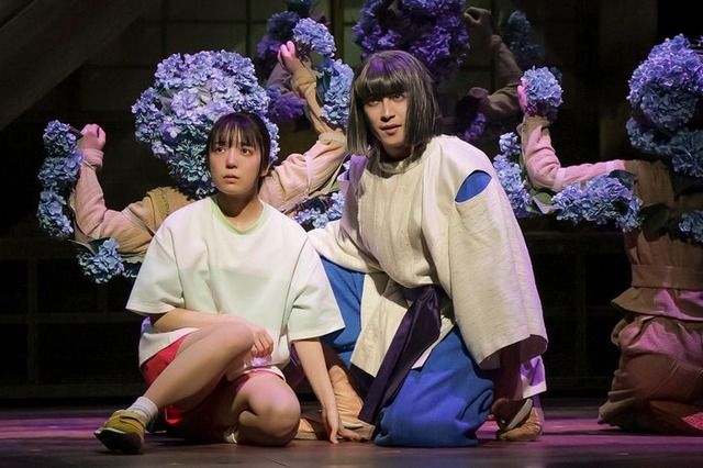 上白石萌音、阿久津仁愛／舞台「千と千尋の神隠し」より（提供写真）