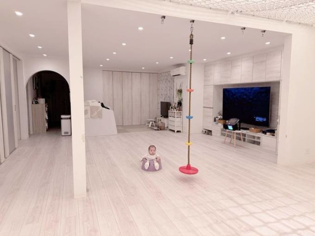 辻希美、自宅リビングの引っ越し＆リフォームを報告「とんでもない大工事」