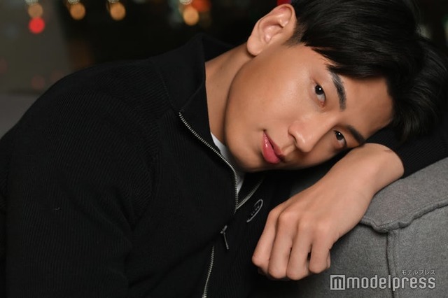 モデルプレスのインタビューに応じたフーウェイ（C）モデルプレス